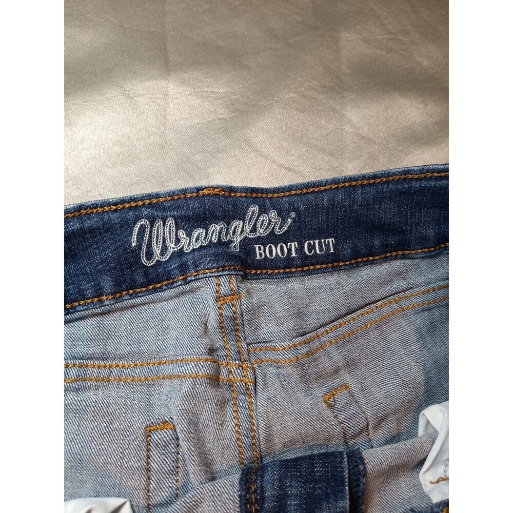Wrangler Women’s 11x36 Boot Cut Jeans Blue Denim Classic Western Wear Rodeo - Picture 2 of 5